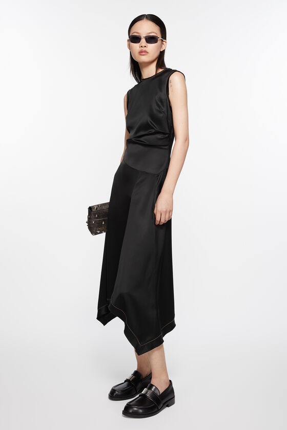 (image for) Versatile Satin sleeveless dress